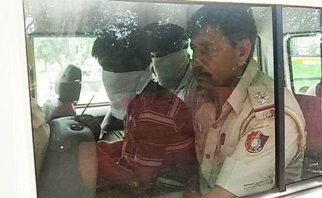 रणक्षेत्र बना हाड़ोवा, आरोपी एएसआइ पुलिस हिरासत में