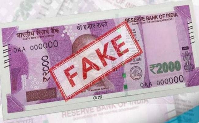 बाइक व नकली नोट सहित दो तस्कर गिरफ्तार