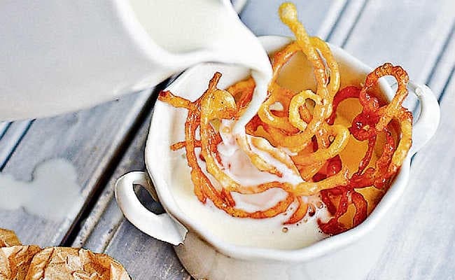 दूध संग जलेबी जायका भी, खाना भी