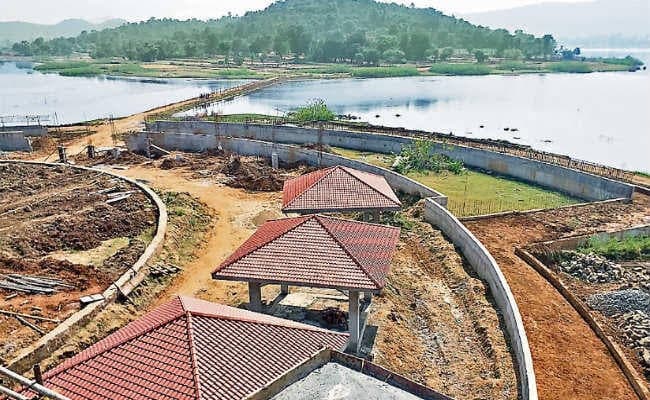 अफसरों की पत्नियों की पिकनिक के लिए पहले बंद किया पतरातू रिजाॅर्ट, खबर फैली तो खोल दिया