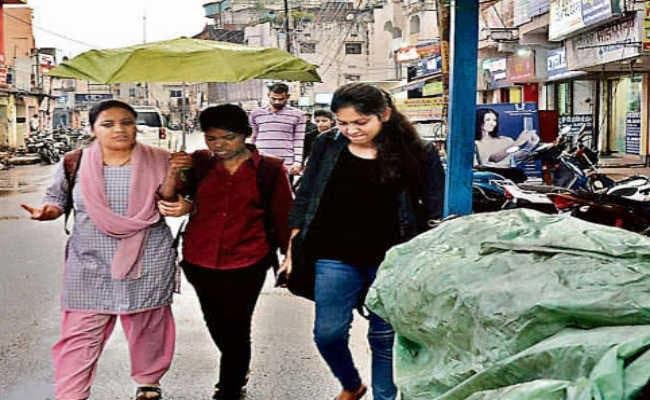 कल से साफ हो जायेगा मौसम, हल्की बारिश व बादल से घटा अधिकतम तापमान