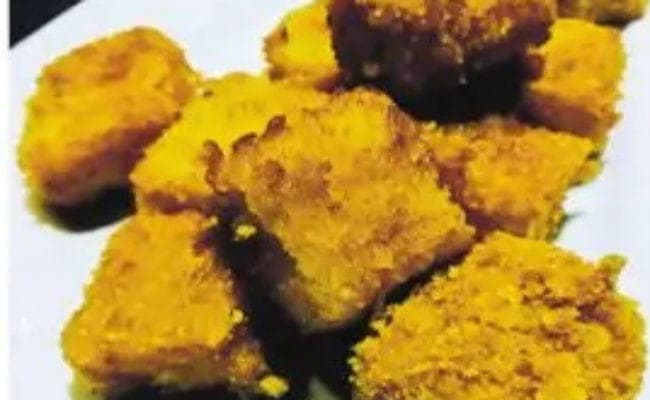 ऐसे घर में बनाएं मकई क्यूब्स