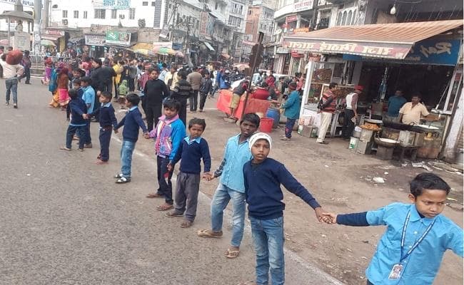 संकल्प शक्ति के सामने बेदम हुई बारिश, भागलपुर में बनी 360 किमी लंबी मानव शृंखला