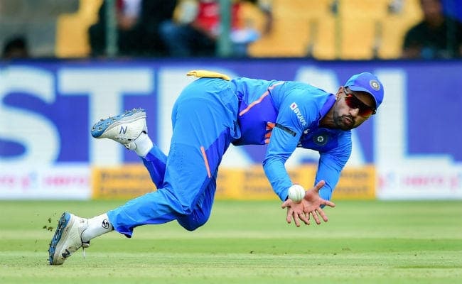 कंधे में चोट के कारण धवन का न्यूजीलैंड दौरा अधर में