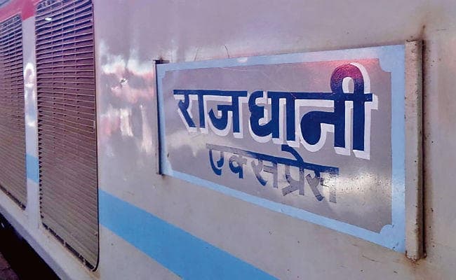 रांची ट्रेन में निरीक्षण के दौरान मिले कॉकरोच