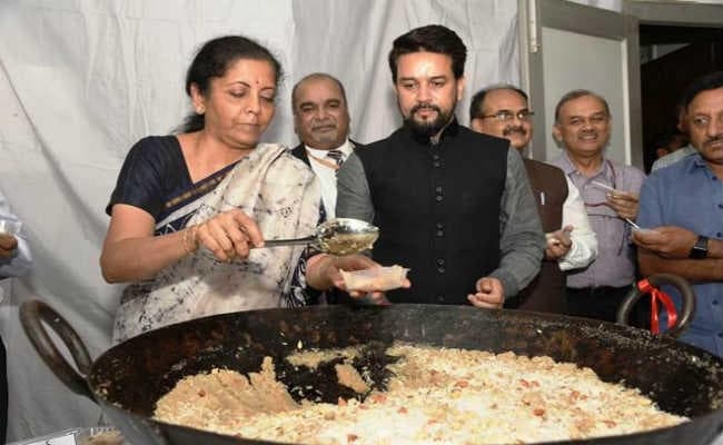 Budget 2020: आज हलवा रस्म का आयोजन, 10 दिन के लिए अधिकारी होंगे नजरबंद, जानिए क्या है ये पंरपरा