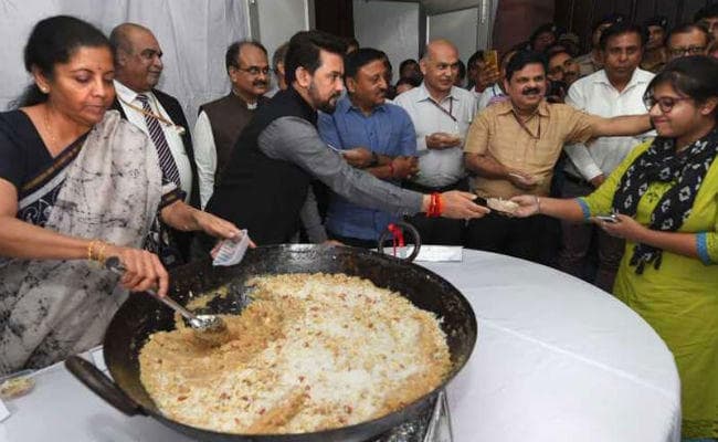 Budget 2020: परंपरागत ''हलवा रस्म'' के साथ बजट दस्तावेजों की छपाई का काम शुरू