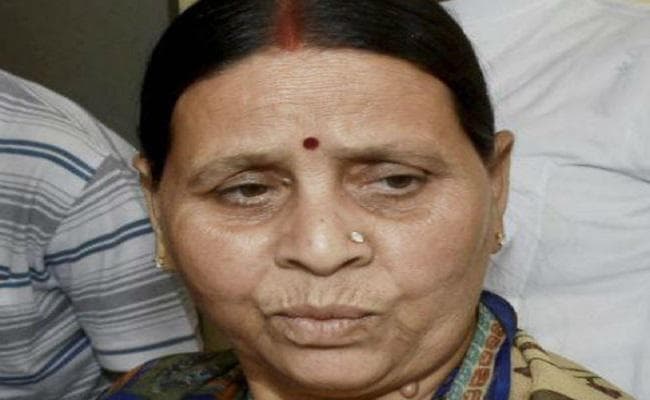 पटना : महिला के आंसू सरकार के पानी में बहा दी: राबड़ी