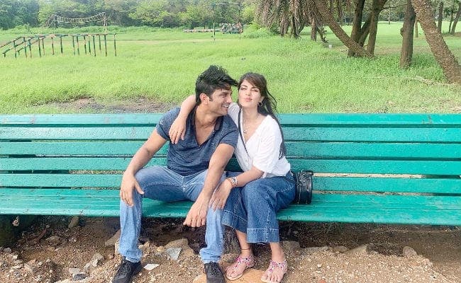 पटना निवासी बॉलीवुड अभिनेता सुशांत सिंह राजपूत की गर्लफ्रेंड ने फोटो साझा कर दी जन्मदिन की बधाई, लिखा...