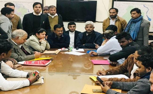 #DelhiElections2020 :  आखिरकार, 7 घंटे के इंतजार के बाद केजरीवाल ने कर ही दिया नॉमिनेशन