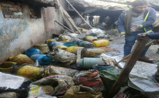 राजधानी पटना में बन रही थी देसी शराब, अतिक्रमण हटाओ अभियान के दौरान मिली शराब भट्ठी