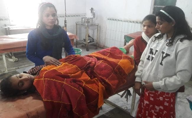 गोपालगंज : खेलने के दौरान स्कूल की छत से गिरी छात्रा, पैर टूटा