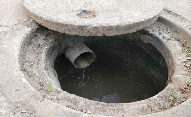 वार्ड 29 में लोगों ने नालियों को ही बना दिया है सेफ्टी टैंक