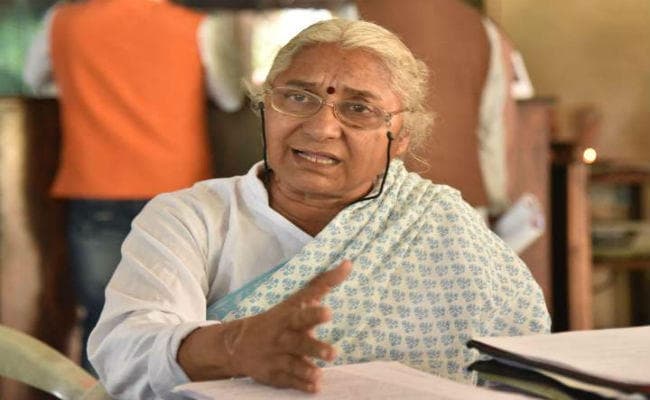 पहले अपना शैक्षणिक व शादी का प्रमाण पत्र दिखायें प्रधानमंत्री : मेधा