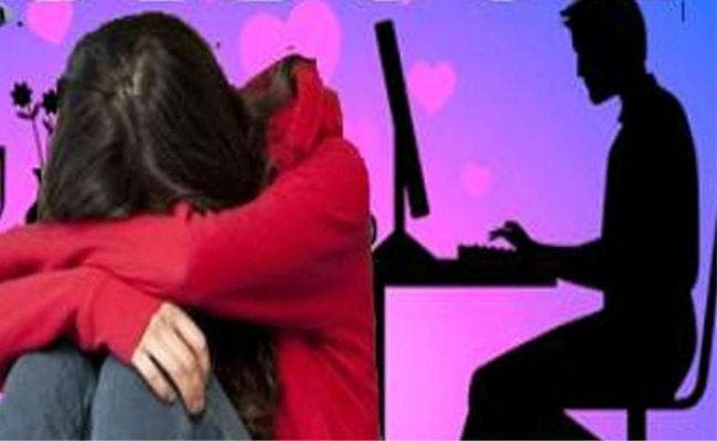 फेसबुक पर लड़की बन युवती से दोस्ती, करने लगा ब्लैकमेल