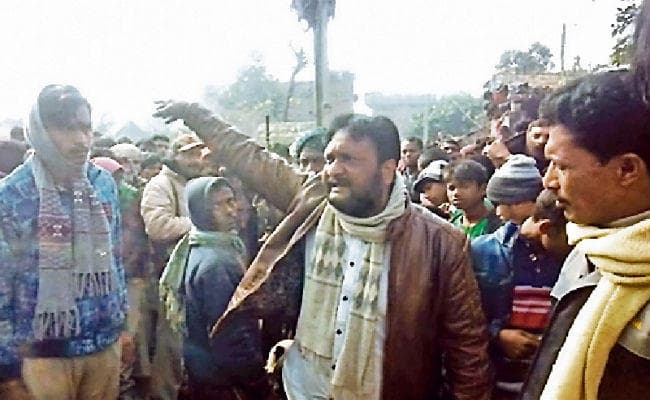 समस्तीपुर : फायरिंग कर भाग रहे दो बदमाशों को आक्रोशित भीड़ ने पकड़ कर पीटा