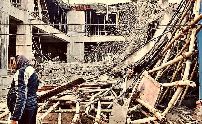 रांची : निर्माणाधीन अपार्टमेंट का सेंटरिंग गिरा, चार घायल