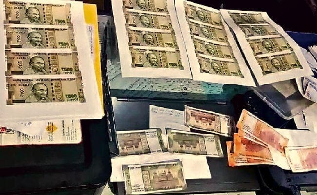 क्लिनिक की आड़ में नकली नोट की हो रही थी छपाई, संचालक गिरफ्तार, चार लाख बाजार में खपा चुका है आरोपी