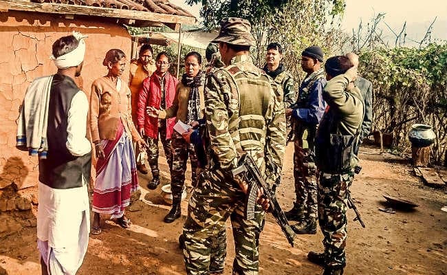 पश्चिमी सिंहभूम में सामूहिक नरसंहार : गांव में संसाधन की कमी नहीं, घरों में एलइडी टीवी, फ्रीज, कूलर व मोबाइल भी