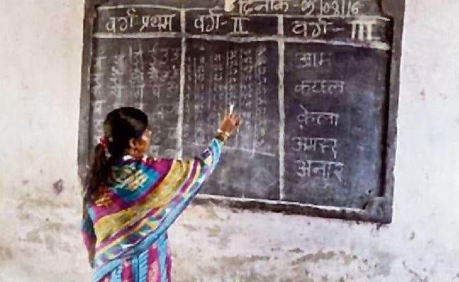 फर्जीवाड़ा : चार वर्षों में नियोजित शिक्षकों के 2.13 लाख दस्तावेजों की हुई जांच, रोज एक प्राथमिक शिक्षक पर दर्ज हो रहा एफआइआर