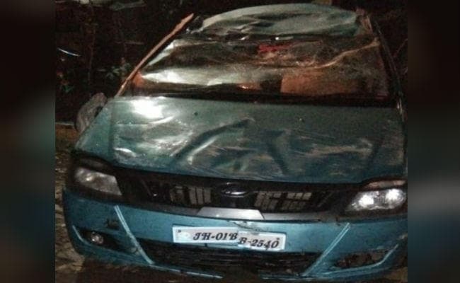 रांची: डिवाइडर से टकरा कर पलटी तेज रफ्तार कार, एक की मौत, चालक गंभीर रूप से घायल