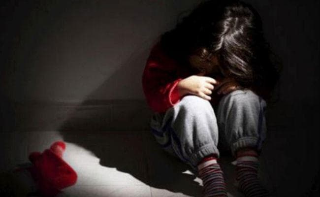 महाराष्ट्र: होमवर्क नहीं किया तो 8 साल की बच्ची को बेंत से पीटा, लगवाये 450 दंड बैठक, अस्पताल में हुई भर्ती