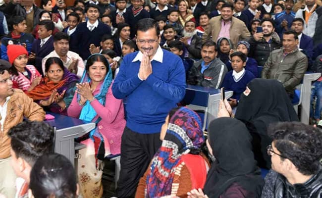 क्या है दिल्ली की जनता का मूड, क्या कहते हैं फुटपाथ पर ठेला लगाने वाले दुकानदार