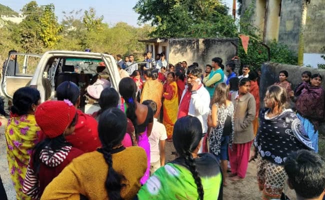 रांची से अपहृत आयुष का शव पहुंचा ललपनिया, गमगीन लोगों ने माता-पिता को बंधाया ढांढस