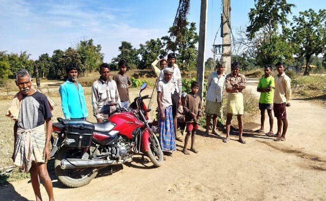 झारखंड : गोमिया में नक्सलियों ने जमकर मचाया उत्पात, एक को मारी गोली