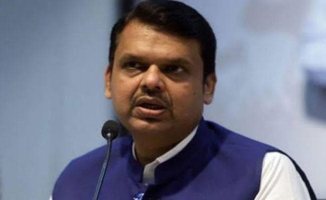 फडणवीस की पुनरीक्षण याचिका पर खुली अदालत में सुनवाई करेगा सुप्रीम कोर्ट