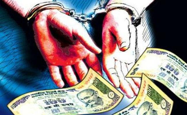 पटना : पुलिस भवन निर्माण निगम के सचिव घूस लेते गिरफ्तार