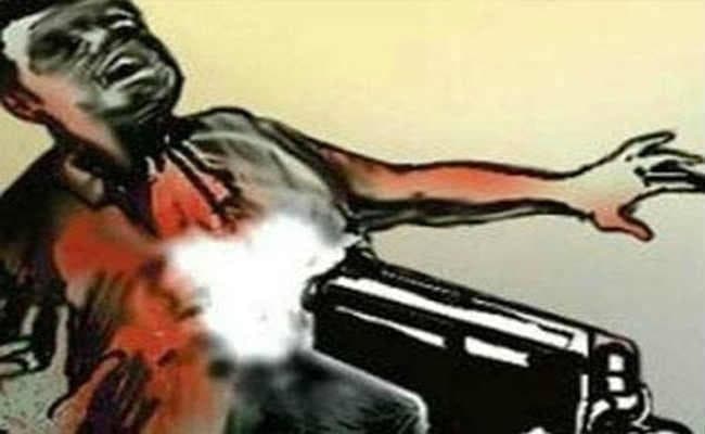 ट्रेन में सफर कर रहे युवक की गोली मारकर हत्या