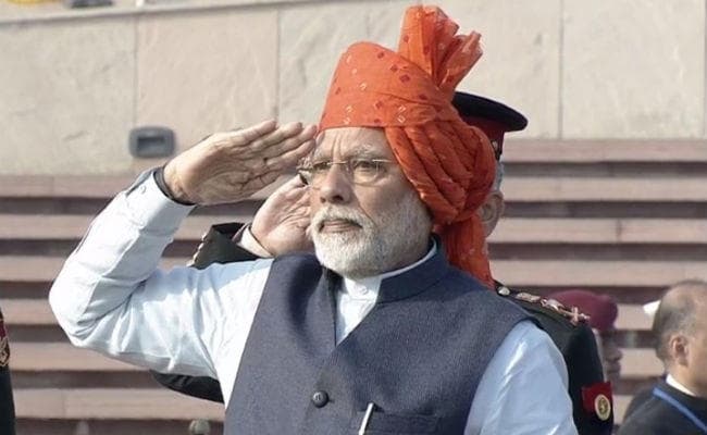 PM मोदी ने बांधा केसरिया रंग का ''साफा'', परंपरा रखी बरकरार