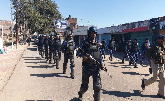 लोहरदगा हिंसा: कर्फ्यू में दो घंटे की ढील, लोगों ने शान से फहराया तिरंगा