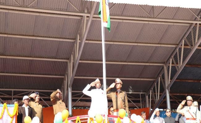 सिमडेगा में धूमधाम से मना गणतंत्र दिवस, उपायुक्त ने योजनाओं की विस्तृत जानकारी लोगों को दी