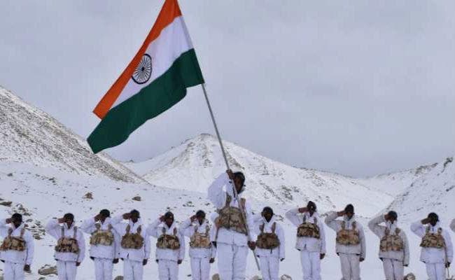 Republic Day: माइनस 20 डिग्री तापमान में 17,000 फीट की ऊंचाई पर ''जय हिंद''