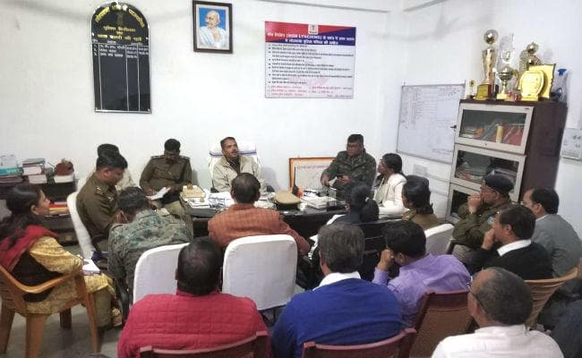 लोहरदगा हिंसा : कर्फ्यू जारी, सहायता के लिए हेल्‍पलाइन नंबर पर करें फोन, जोनल आइजी ने की हाई लेवल मीटिंग