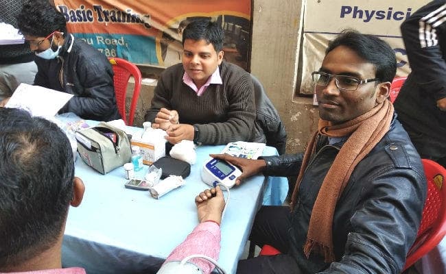 गणतंत्र दिवस के अवसर पर निशुल्‍क स्‍वास्‍थ्‍य शिविर का आयोजन, 175 मरीजों की हुई जांच