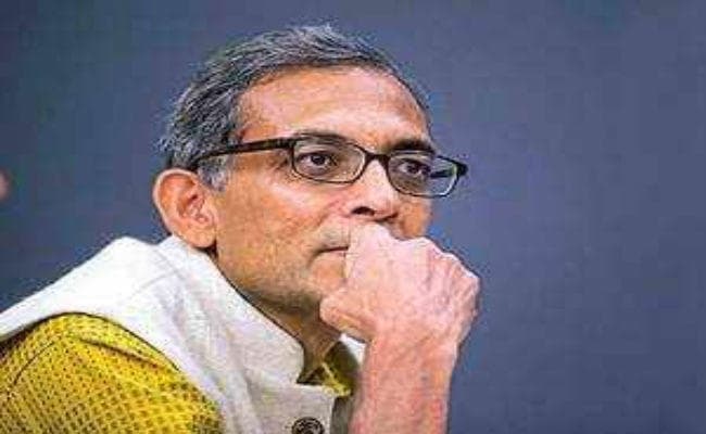 अर्थशास्त्री अभिजीत बनर्जी ने कहा – दबाव में हैं बैंक, मदद करने की स्थिति में नहीं है सरकार