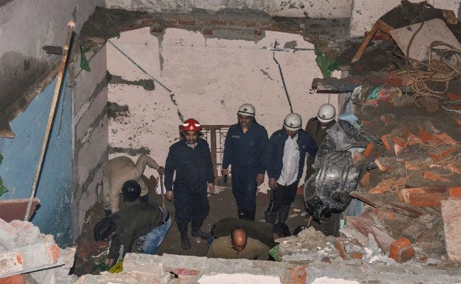 भजनपुरा इमारत हादसा : इमारत के मालिकों को पुलिस ने किया गिरफ्तार