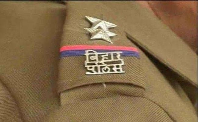 बिहार के पूर्व मंत्री और उनके बेटे पर धोखाधड़ी के आरोप में मामला दर्ज