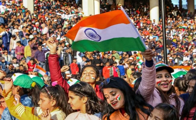 प.बंगाल में सीएए के खिलाफ प्रदर्शन, असम में हुआ चार बम विस्फोट, बाकी देशभर में रंग-बिरंगी परेड के साथ मना गणतंत्र दिवस