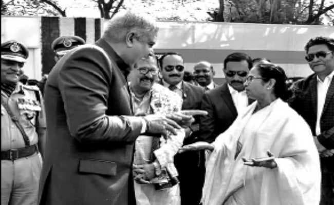 ममता से रिश्ते सुधारने की कोशिश करते दिखे राज्यपाल