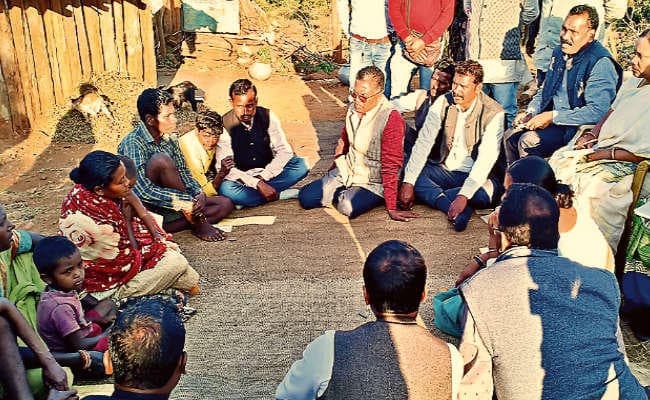 सामूहिक हत्याकांड : कांग्रेस दल ने बुरूगुलीकेरा पहुंच कर प्रभावित लोगों का जाना हाल, न्याय दिलाने का दिया भरोसा