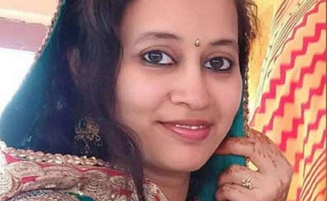 Shocking: कलियुगी मां ने पार की निर्दयता की हद, 2 महीने की बच्ची को मारकर मैनहोल में फेंका