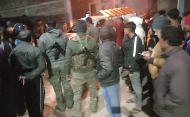 लोहरदगा हिंसा : कड़ी सुरक्षा के बीच घर पहुंचा मृतक नीरज प्रजापति का शव, पसरा मातम