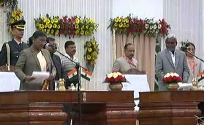 29 दिनों बाद हुआ हेमंत सरकार का मंत्रिमंडल विस्तार : कैबिनेट में अब CM समेत 11 सदस्य, कांग्रेस से बन्ना व बादल बने मंत्री