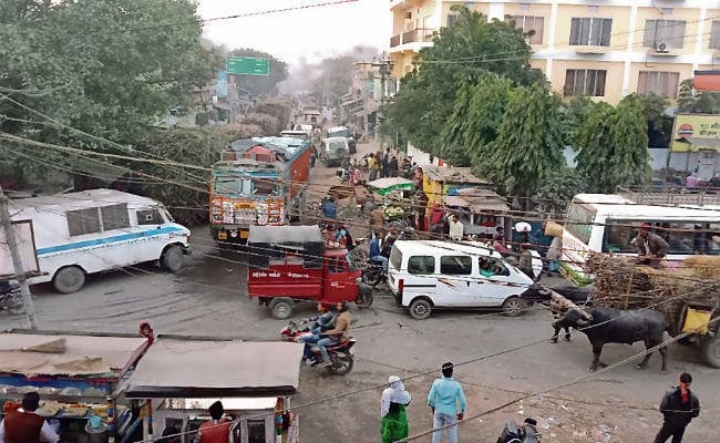 पश्चिमी चंपारण : जाम में फंसे मरीज की मौत युवाओं ने प्रसूता को बचाया