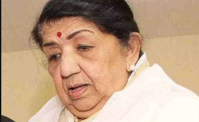 लता मंगेशकर ने दिया ऋषि कपूर के ट्वीट का जवाब, कही ये बात