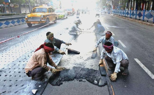 प्लास्टिक कचरे से सड़क बनाने की तकनीक NHAI को सौंपने को तैयार रिलायंस इंडस्ट्रीज
